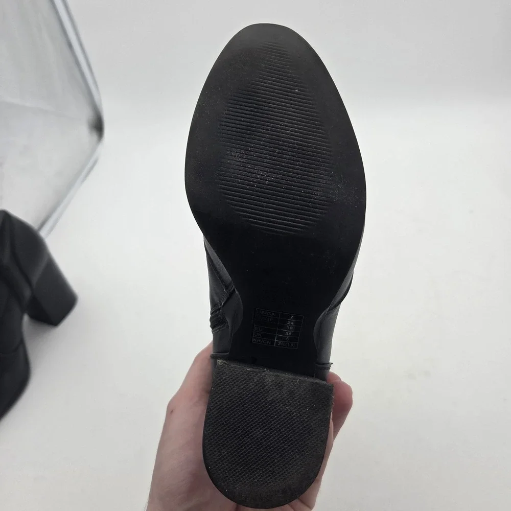 Forever 21 ankle Leather women booties Black size 7 4